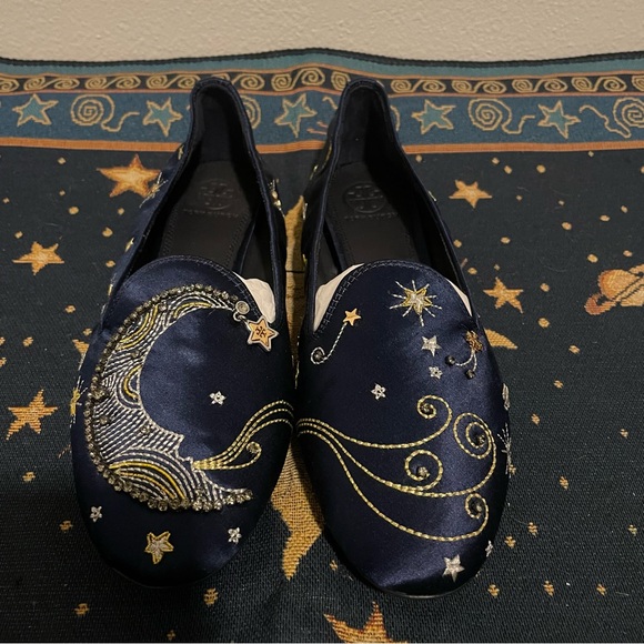 Tory Burch Sun Moon Olympia Embroidered Smoking Loafers In Perfect Navy, Size 7 - Picture 2 of 4